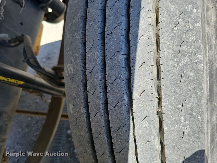 image for item DO4375 2006 Freightliner Business Class M2  street sweeper truck