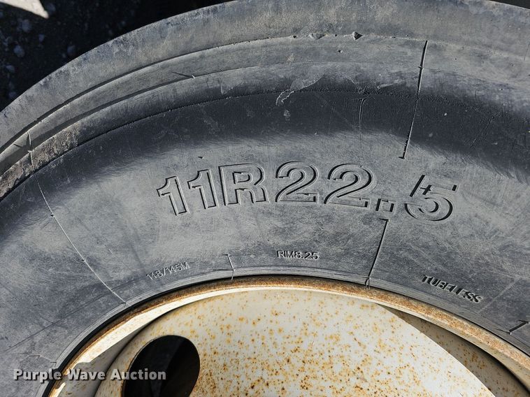 image for item DO4375 2006 Freightliner Business Class M2  street sweeper truck