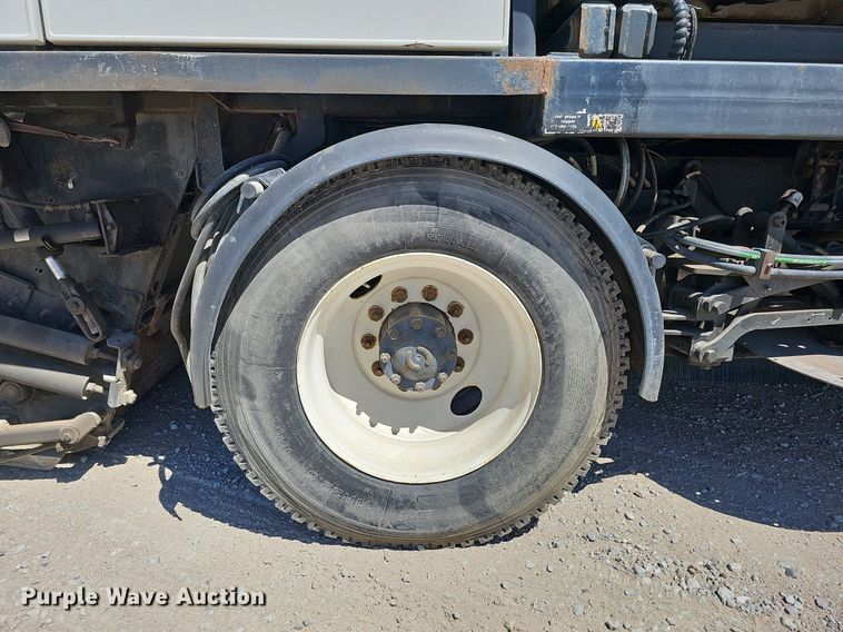 image for item DO4375 2006 Freightliner Business Class M2  street sweeper truck