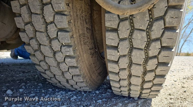 image for item DO4375 2006 Freightliner Business Class M2  street sweeper truck