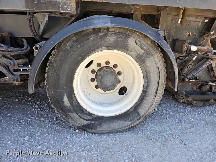 image for item DO4375 2006 Freightliner Business Class M2  street sweeper truck