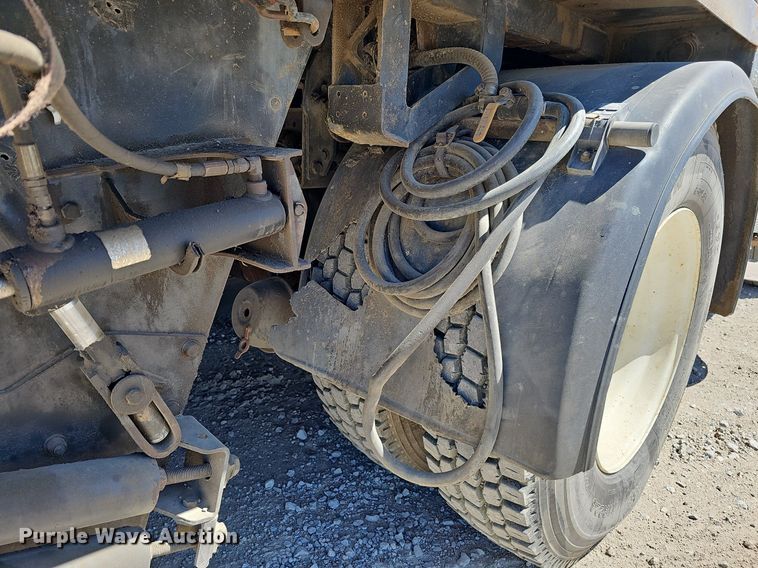 image for item DO4375 2006 Freightliner Business Class M2  street sweeper truck