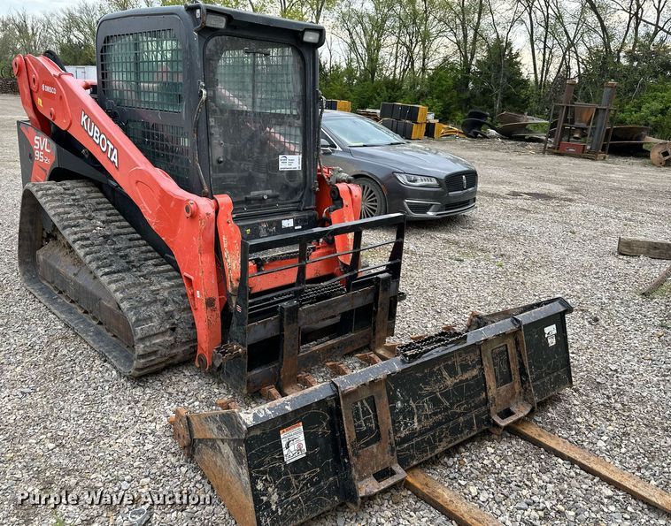 image for item DO4921 Kubota SVL95-2S  skid steer loader
