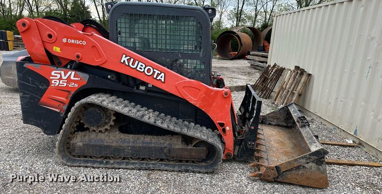 image for item DO4921 Kubota SVL95-2S  skid steer loader