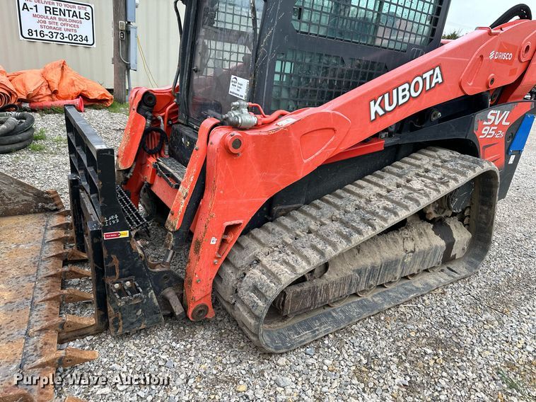 image for item DO4921 Kubota SVL95-2S  skid steer loader
