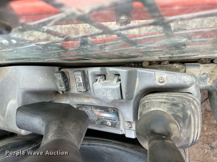 image for item DO4921 Kubota SVL95-2S  skid steer loader