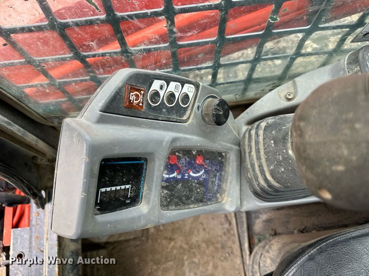 image for item DO4921 Kubota SVL95-2S  skid steer loader