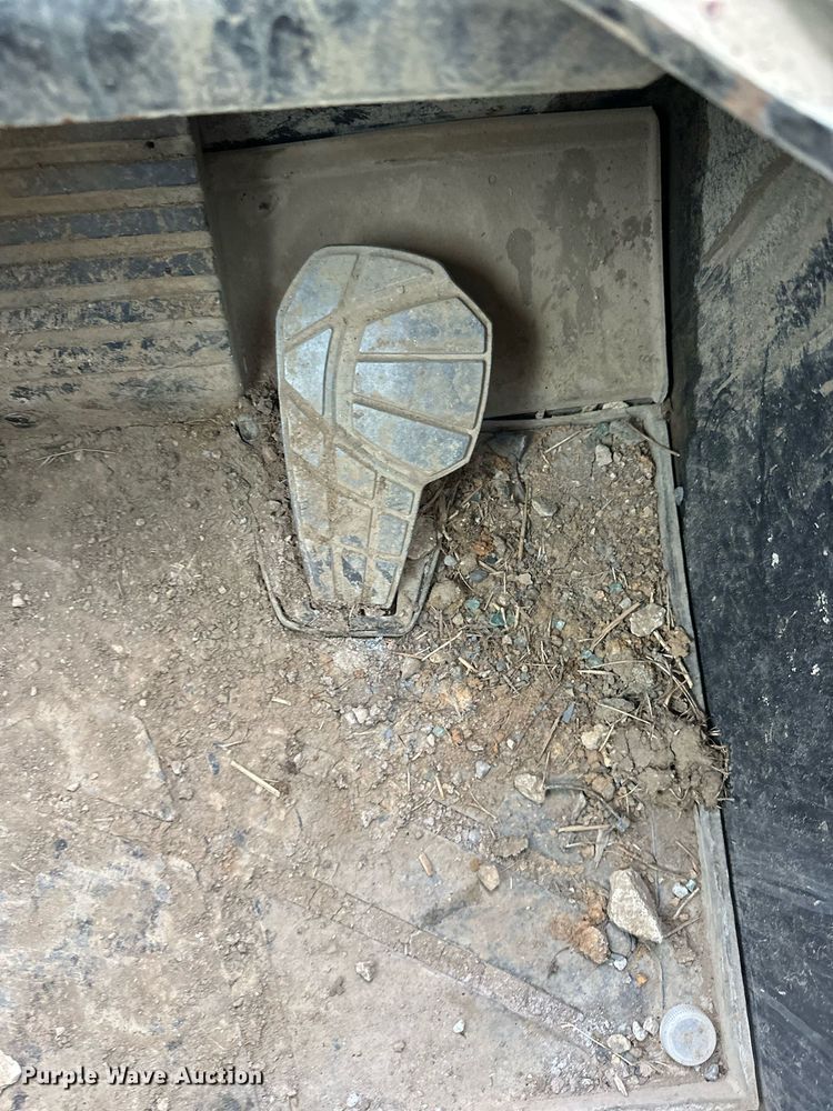 image for item DO4921 Kubota SVL95-2S  skid steer loader