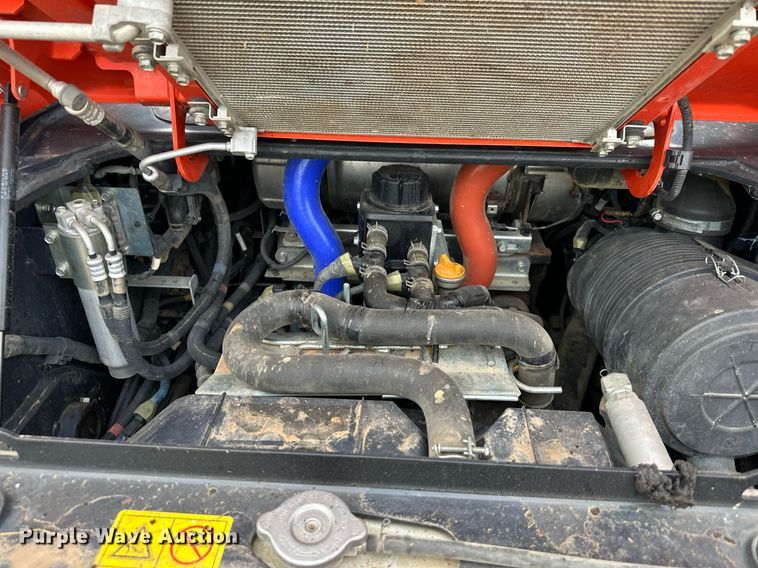 image for item DO4921 Kubota SVL95-2S  skid steer loader