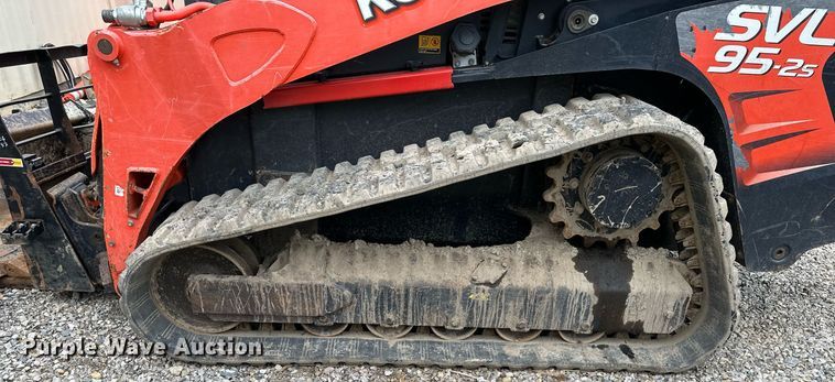 image for item DO4921 Kubota SVL95-2S  skid steer loader