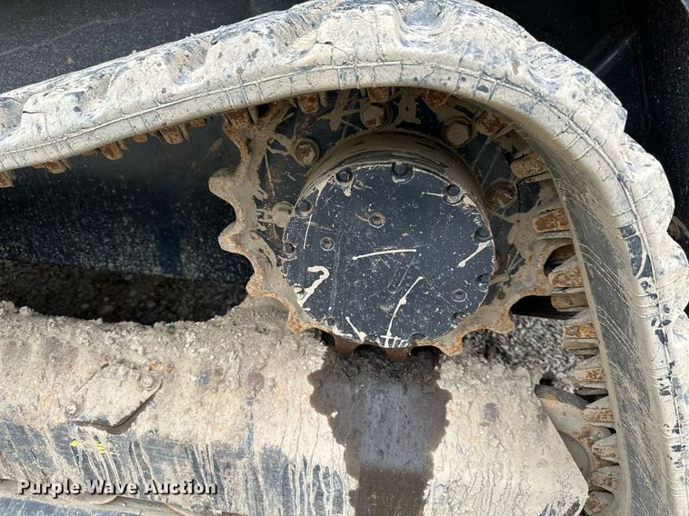 image for item DO4921 Kubota SVL95-2S  skid steer loader