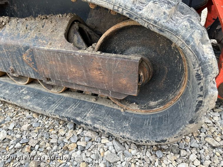 image for item DO4921 Kubota SVL95-2S  skid steer loader