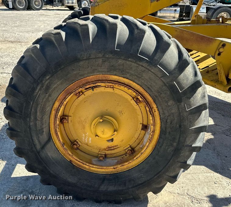 image for item DO4923 Caterpillar 112  rigid frame motor grader