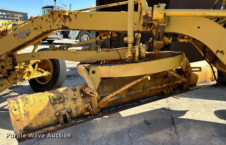 image for item DO4924 Caterpillar  rigid frame motor grader