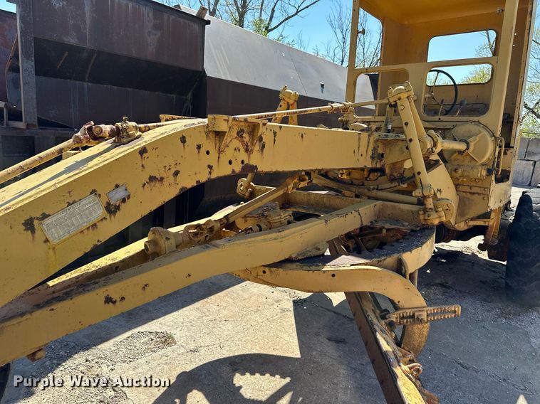 image for item DO4924 Caterpillar  rigid frame motor grader