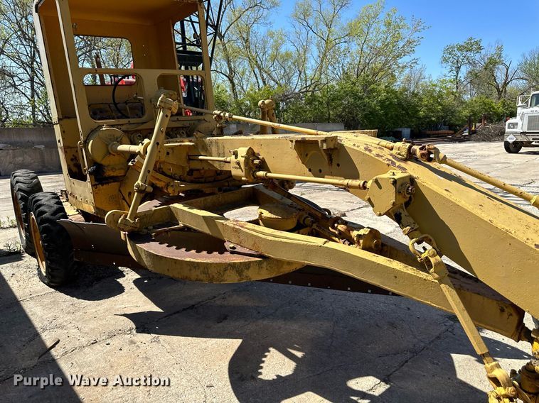image for item DO4924 Caterpillar  rigid frame motor grader