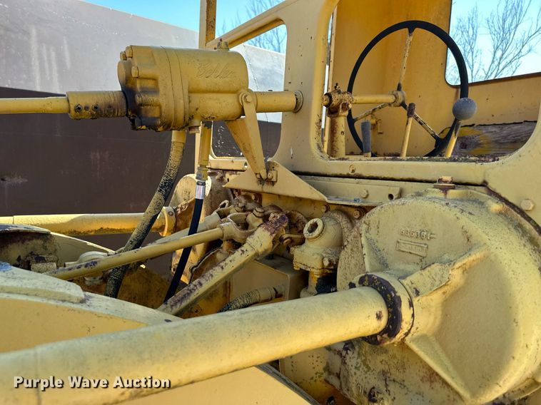 image for item DO4924 Caterpillar  rigid frame motor grader