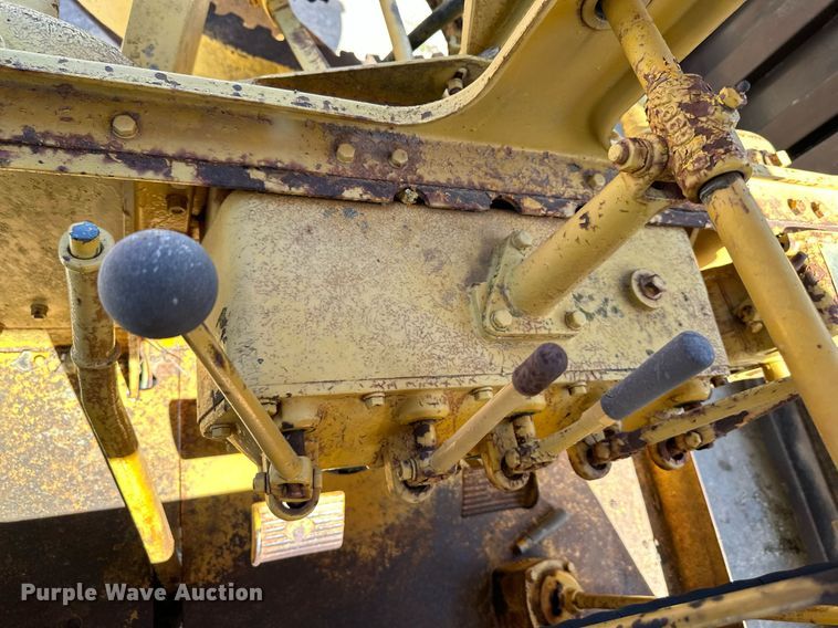 image for item DO4924 Caterpillar  rigid frame motor grader