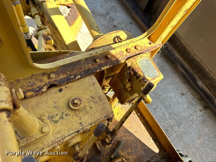 image for item DO4924 Caterpillar  rigid frame motor grader