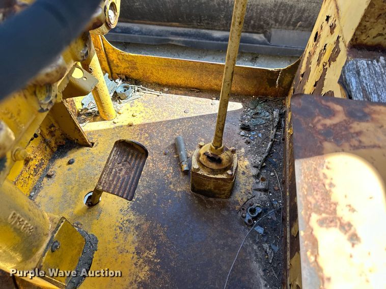 image for item DO4924 Caterpillar  rigid frame motor grader