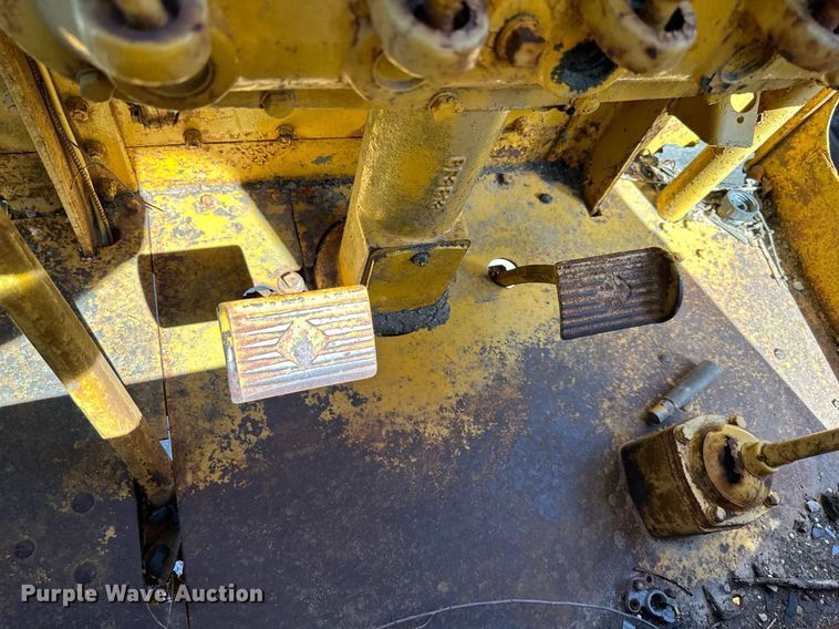 image for item DO4924 Caterpillar  rigid frame motor grader