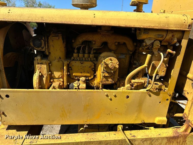 image for item DO4924 Caterpillar  rigid frame motor grader
