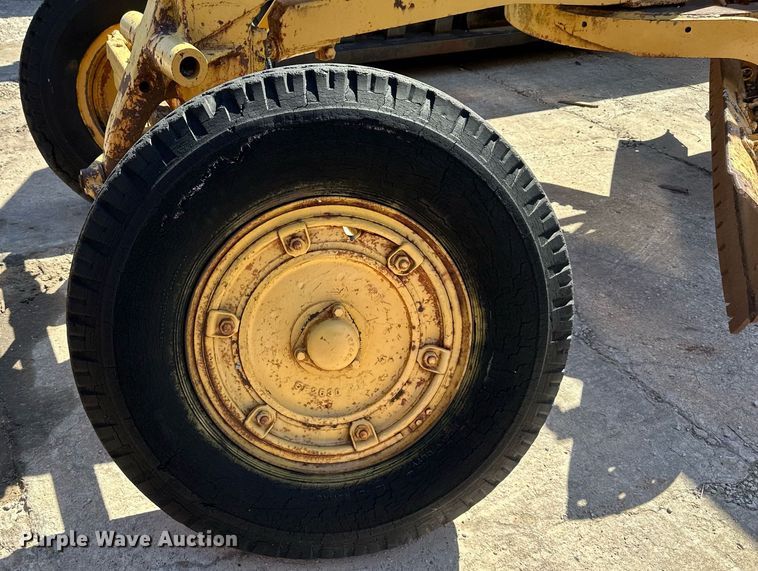 image for item DO4924 Caterpillar  rigid frame motor grader