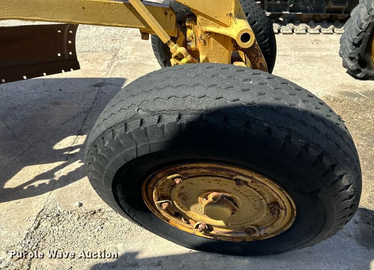 image for item DO4924 Caterpillar  rigid frame motor grader