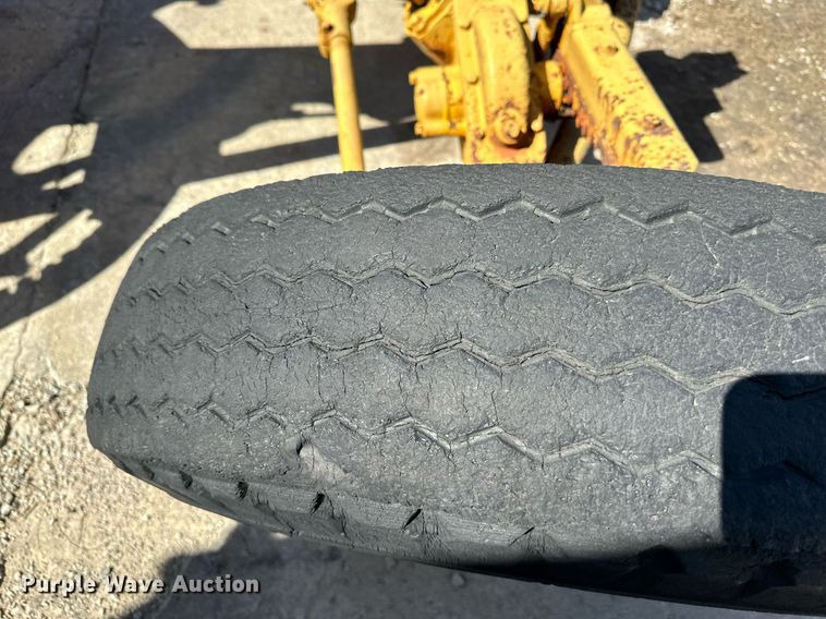 image for item DO4924 Caterpillar  rigid frame motor grader