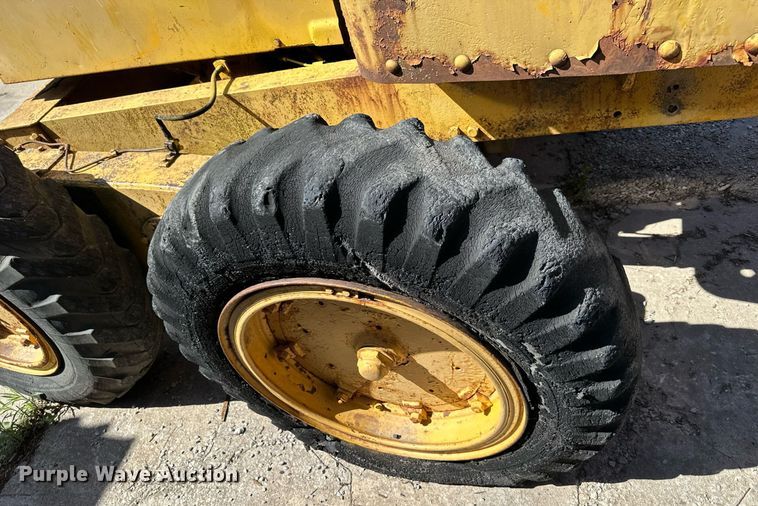 image for item DO4924 Caterpillar  rigid frame motor grader