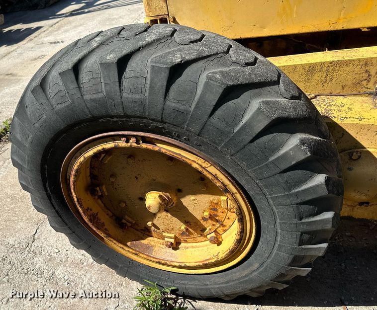 image for item DO4924 Caterpillar  rigid frame motor grader