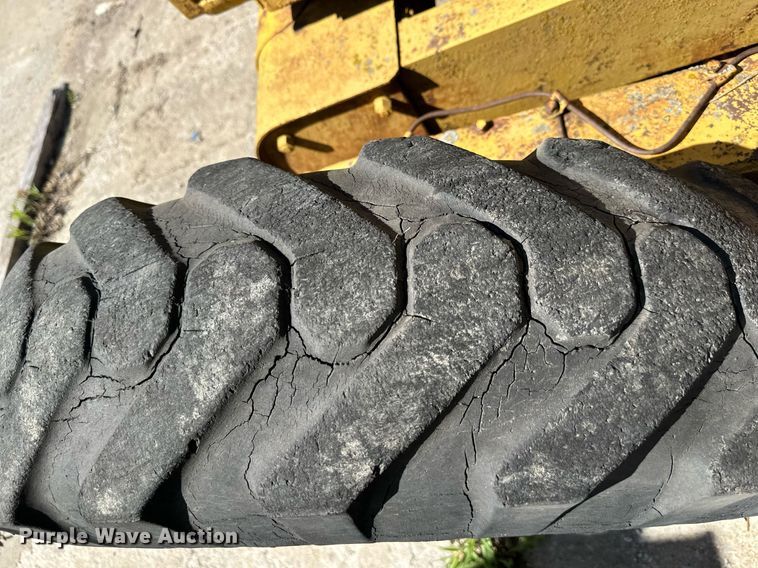 image for item DO4924 Caterpillar  rigid frame motor grader