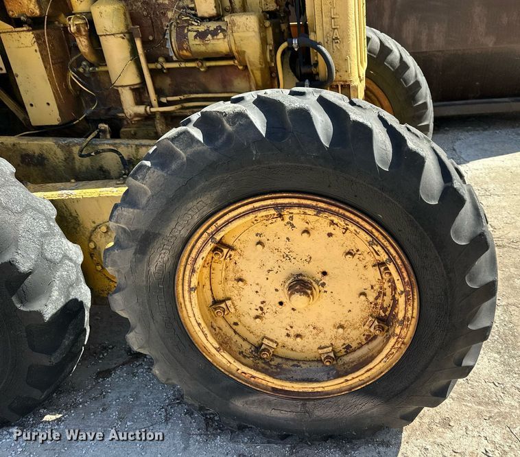 image for item DO4924 Caterpillar  rigid frame motor grader