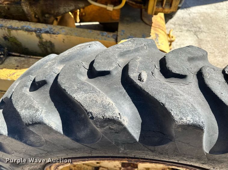 image for item DO4924 Caterpillar  rigid frame motor grader