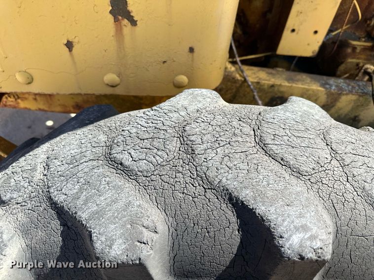 image for item DO4924 Caterpillar  rigid frame motor grader