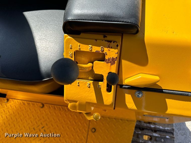 image for item DO4925 1975 John Deere 555A  track loader