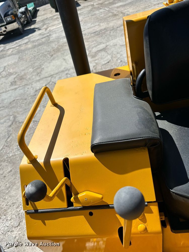 image for item DO4925 1975 John Deere 555A  track loader