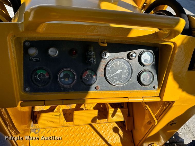 image for item DO4925 1975 John Deere 555A  track loader