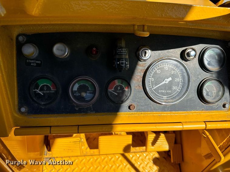 image for item DO4925 1975 John Deere 555A  track loader