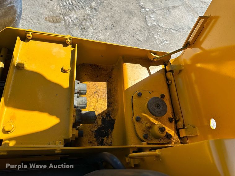 image for item DO4925 1975 John Deere 555A  track loader