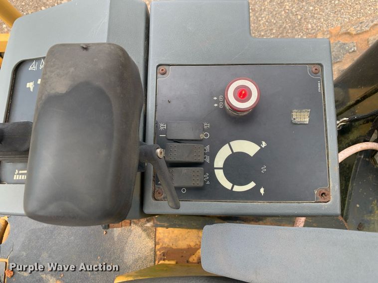 image for item DP8625 2008 Caterpillar CS56  single drum vibratory roller