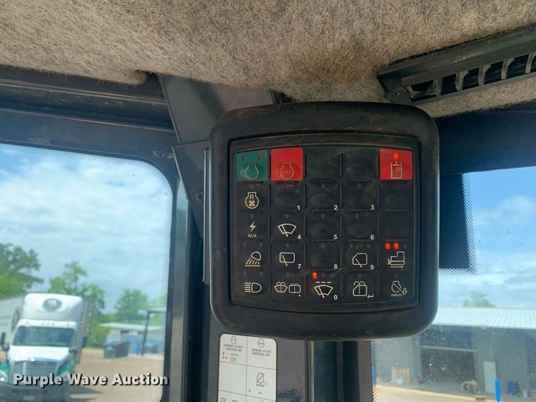 image for item DP8626 2014 John Deere 850K WLT  dozer