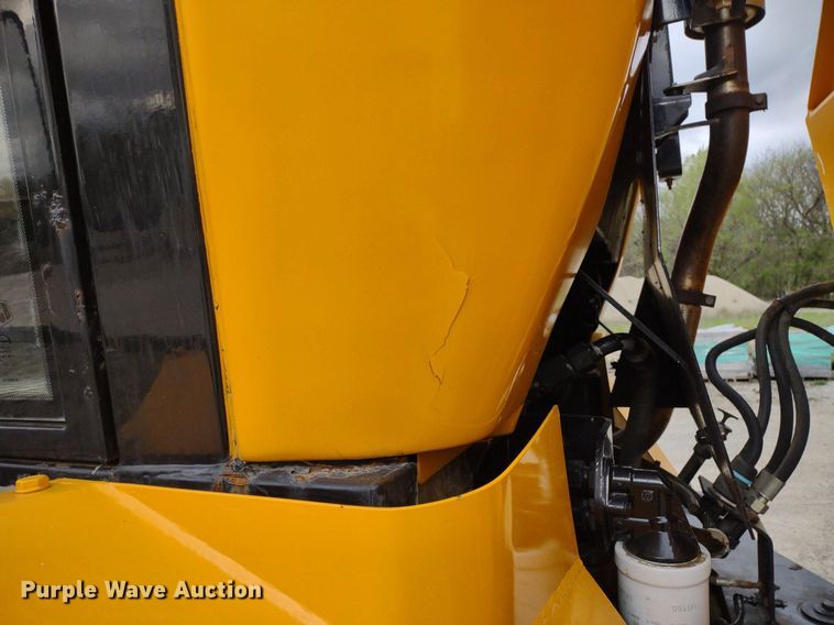 image for item DQ1682 2004 JCB 714  haul truck