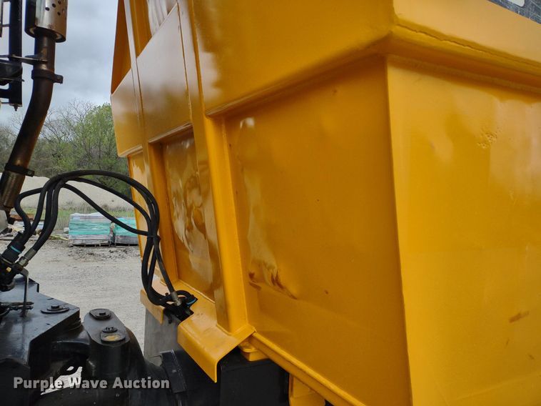 image for item DQ1682 2004 JCB 714  haul truck