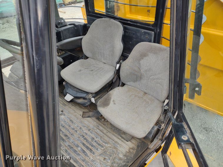 image for item DQ1682 2004 JCB 714  haul truck