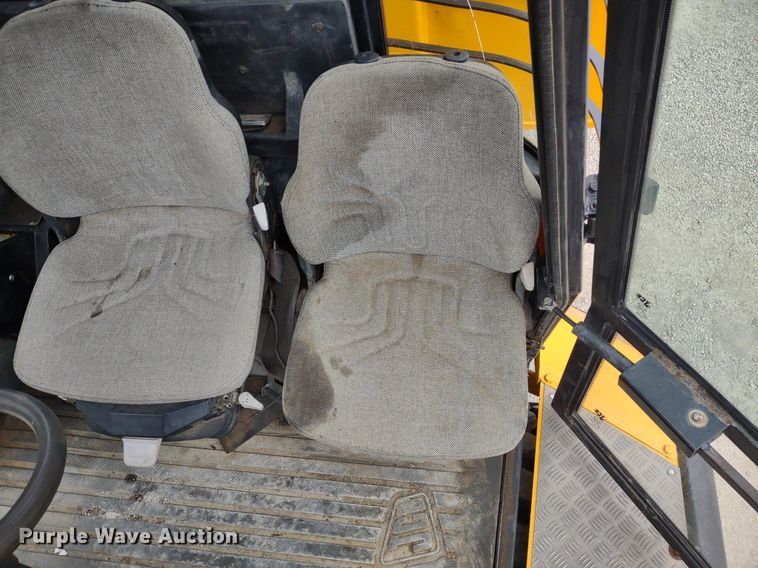 image for item DQ1682 2004 JCB 714  haul truck