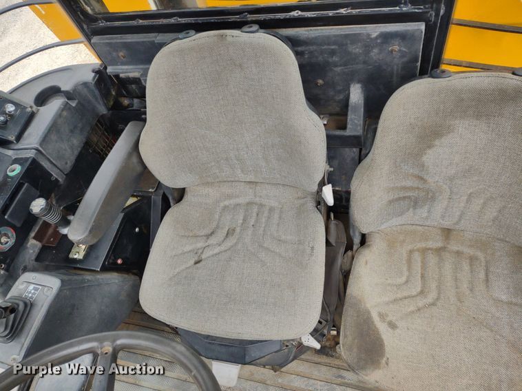 image for item DQ1682 2004 JCB 714  haul truck