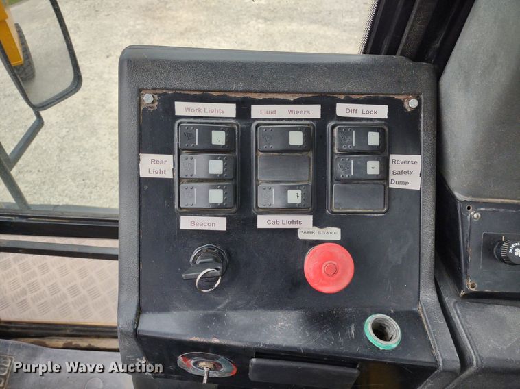 image for item DQ1682 2004 JCB 714  haul truck