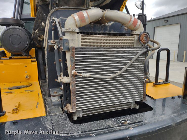 image for item DQ1682 2004 JCB 714  haul truck