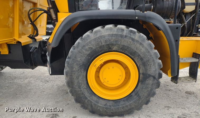 image for item DQ1682 2004 JCB 714  haul truck